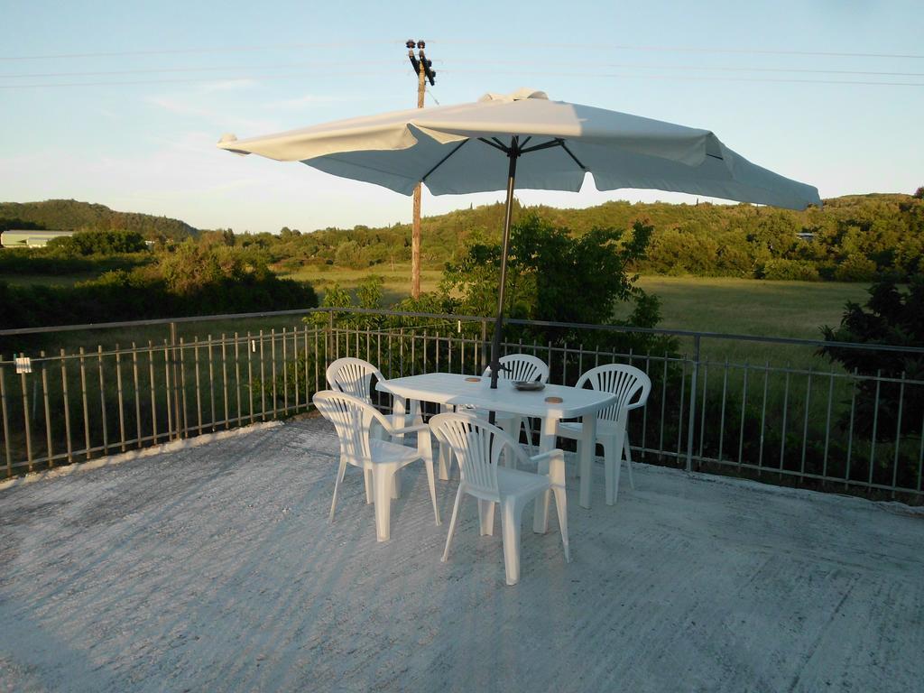 Apartamento Tom'S House Skriperon Exterior foto
